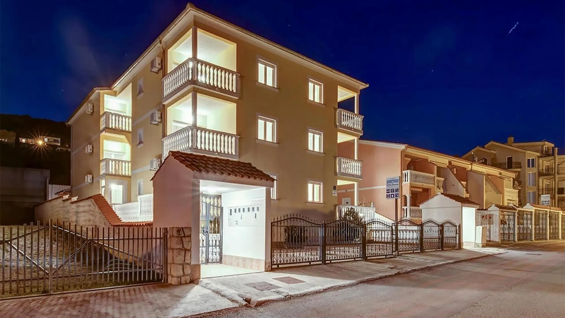 Gorgeous Apartment In Dramalj With House Sea View Horvátország