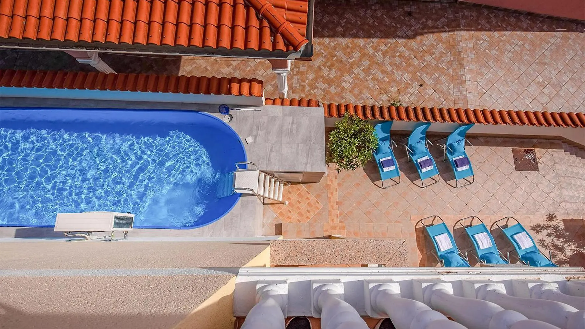 Gorgeous Apartment In Dramalj With House Sea View