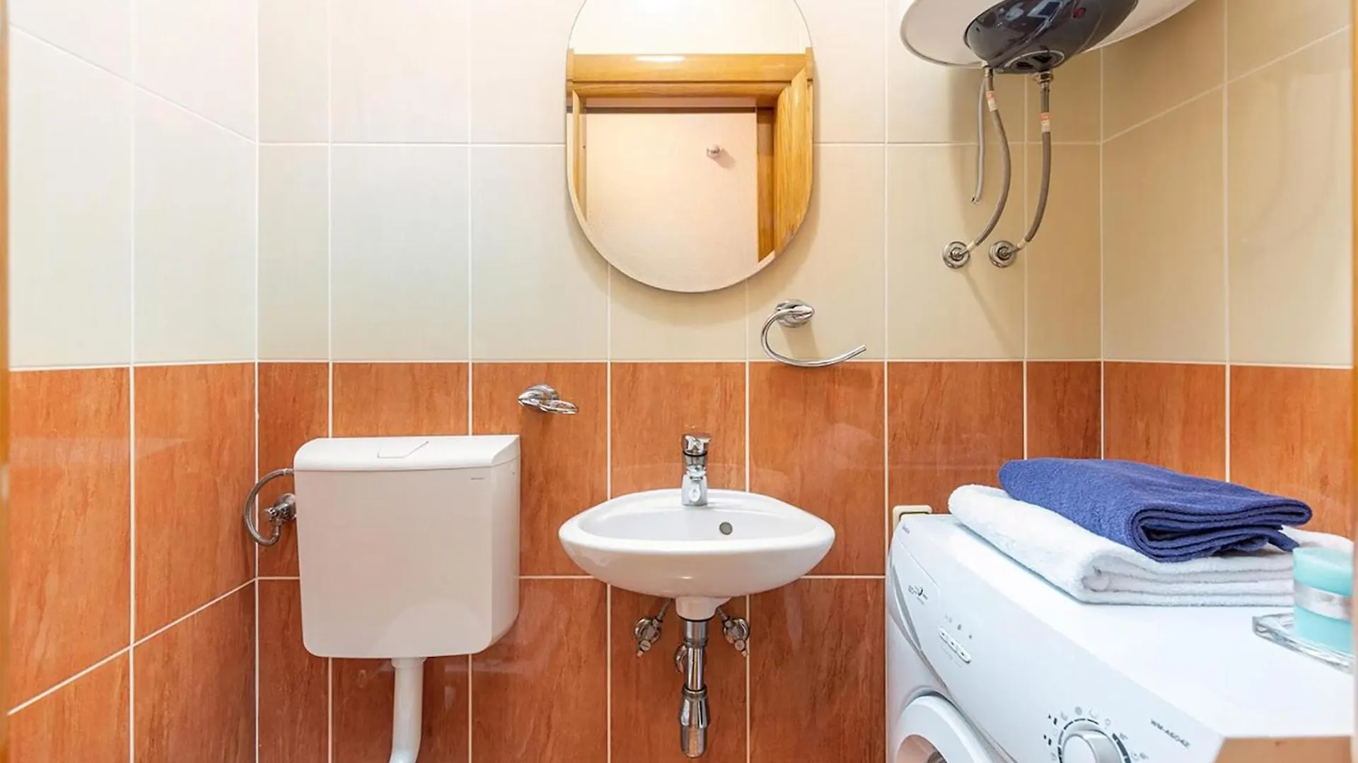 Gorgeous Apartment In Dramalj With House Sea View