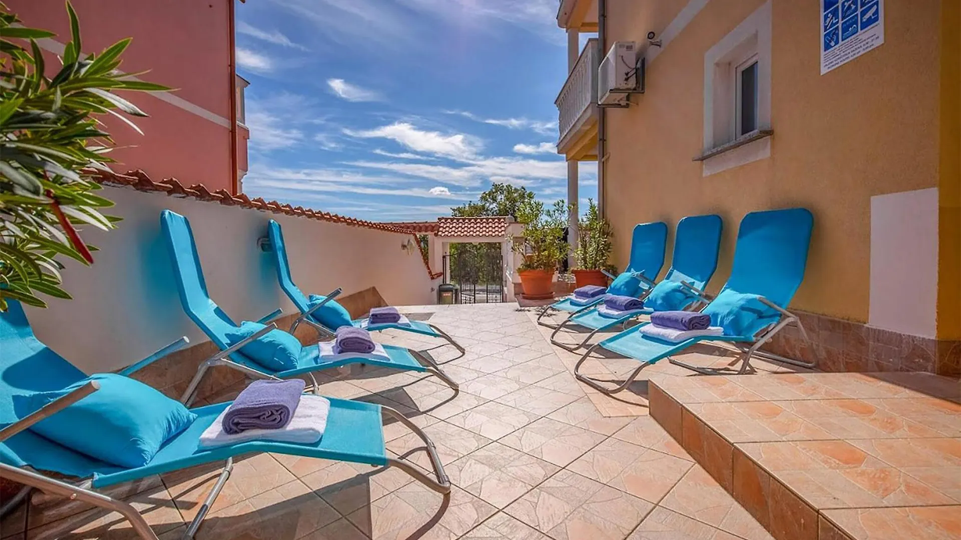 Gorgeous Apartment In Dramalj With House Sea View